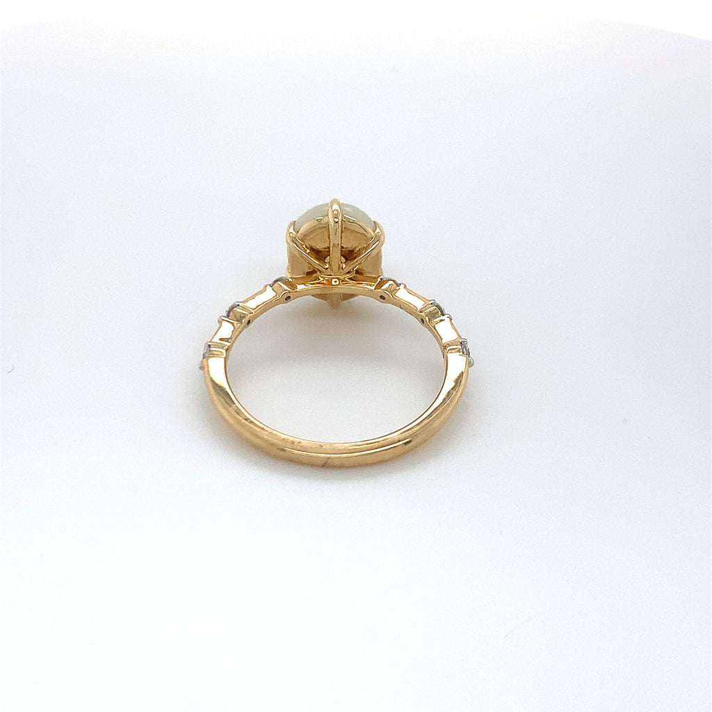 Luna Opal Yellowgold Ring