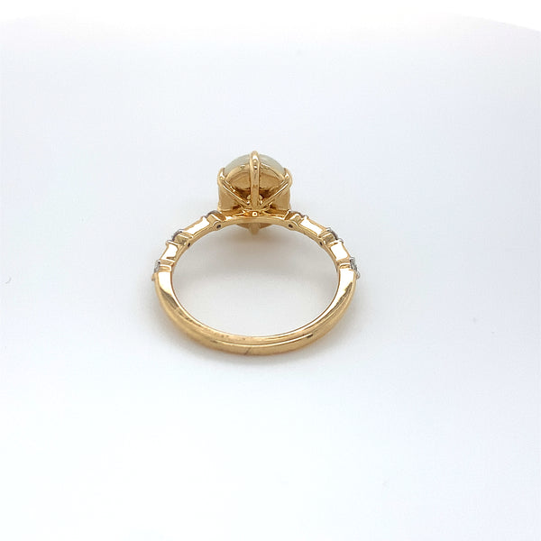 Luna Opal Yellowgold Ring