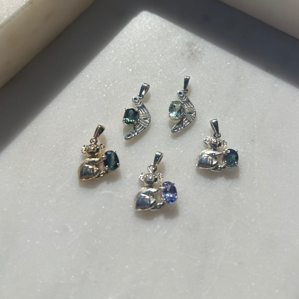 Boomerang Oval Aquamarine Claw Set Pendant