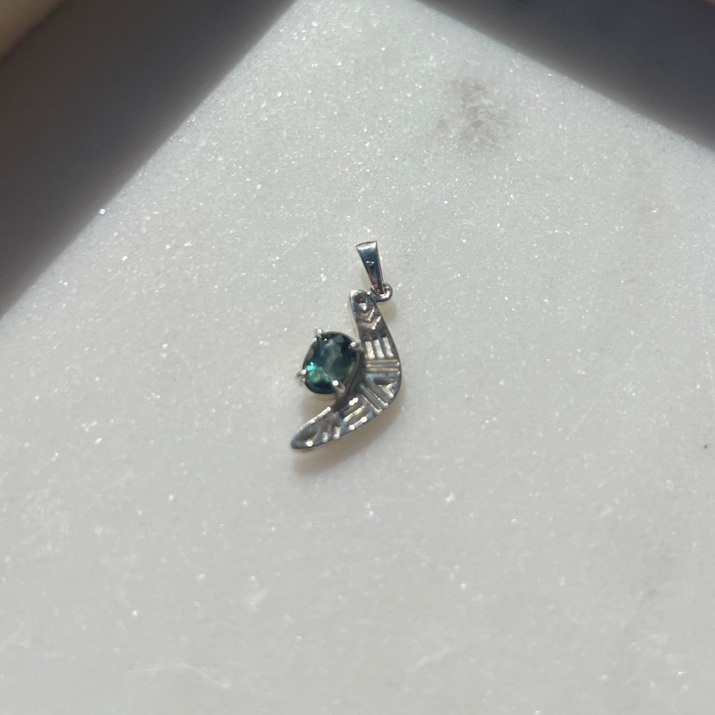 Boomerang Oval Sapphire Claw Set Pendant