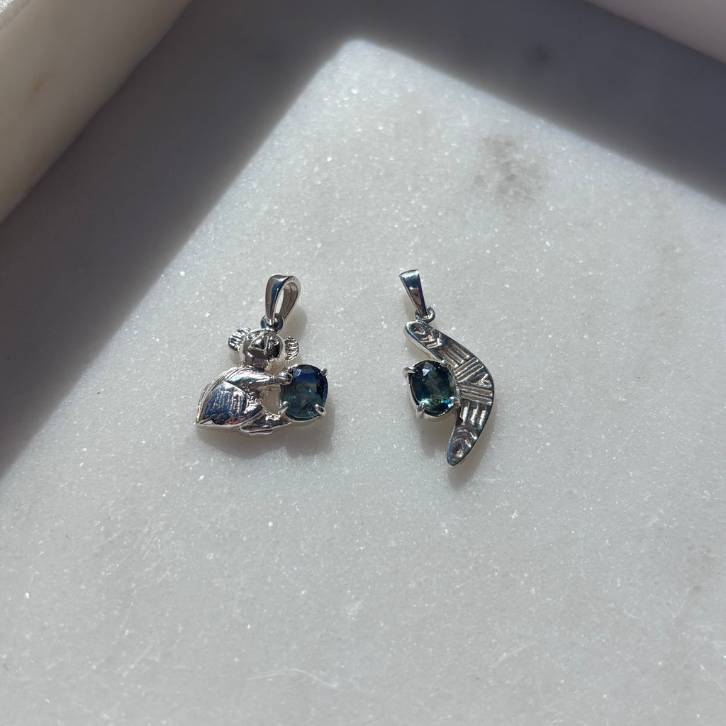 Boomerang Oval Sapphire Claw Set Pendant