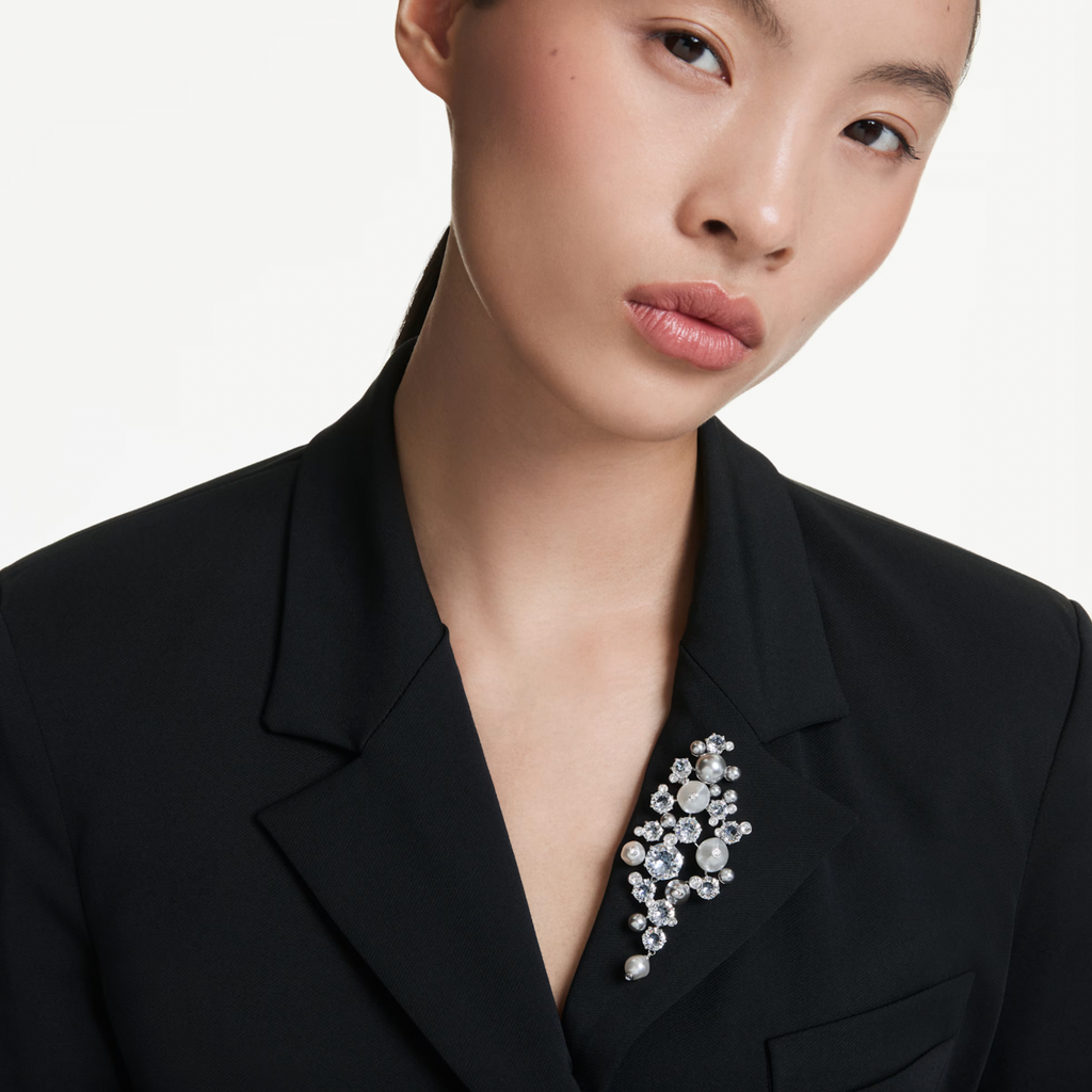 Constella: Crystal Pearl, White Round Cut Silver Brooch