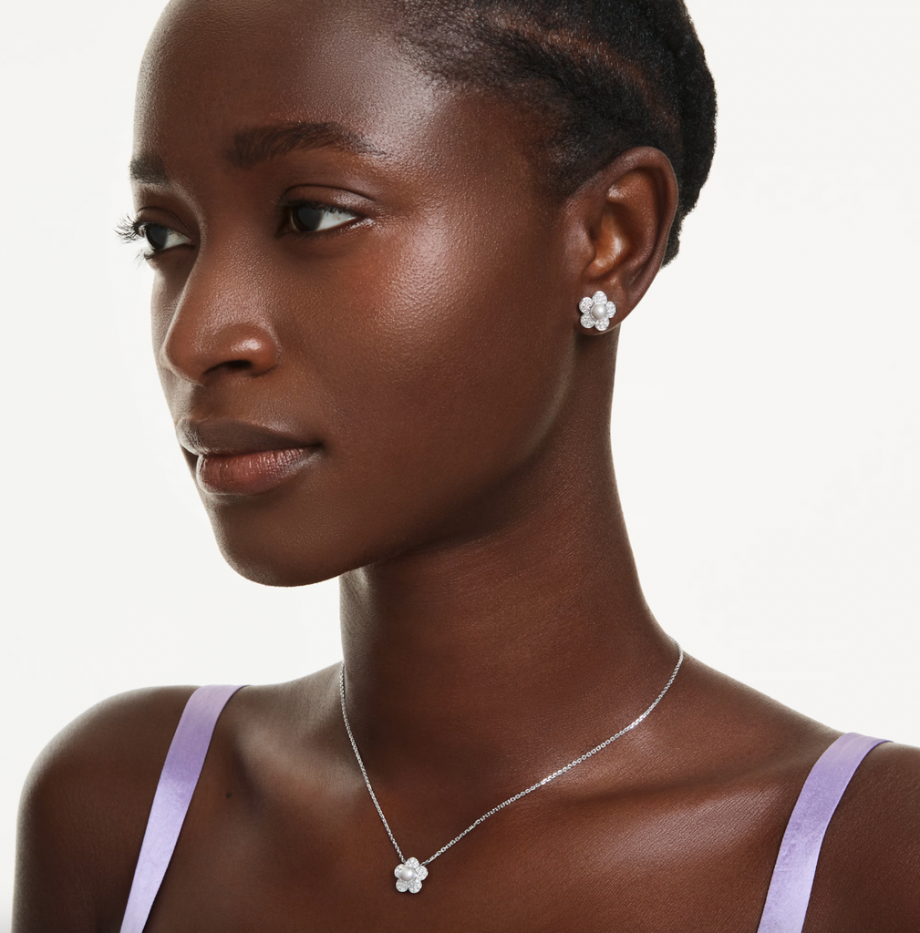 2026 Capsule Ariana Grande: Flower Crystal Pearl & White Round Cut Crystals Silver Necklace & Earring Set