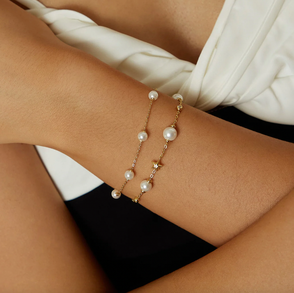 Miss Dainty: Pearl Station Gold Bracelet