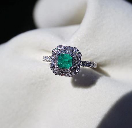 Ella Emerald Platinum Ring