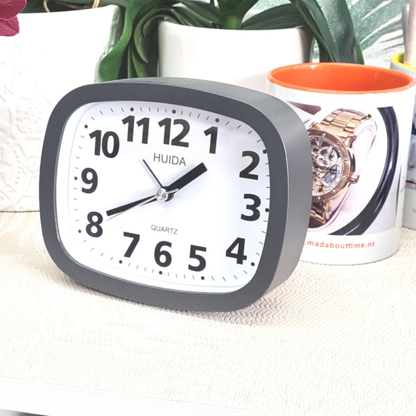 Analog Quartz Alarm Clock - Black