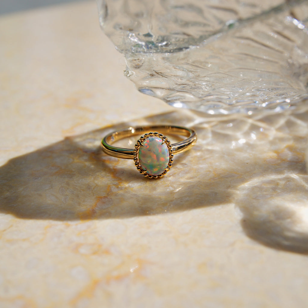 Nora Opal Yellowgold Ring