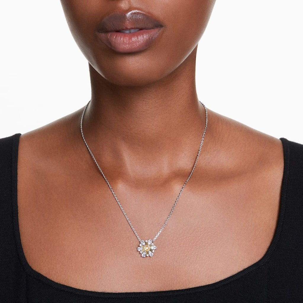 Idyllia Flower Pendant