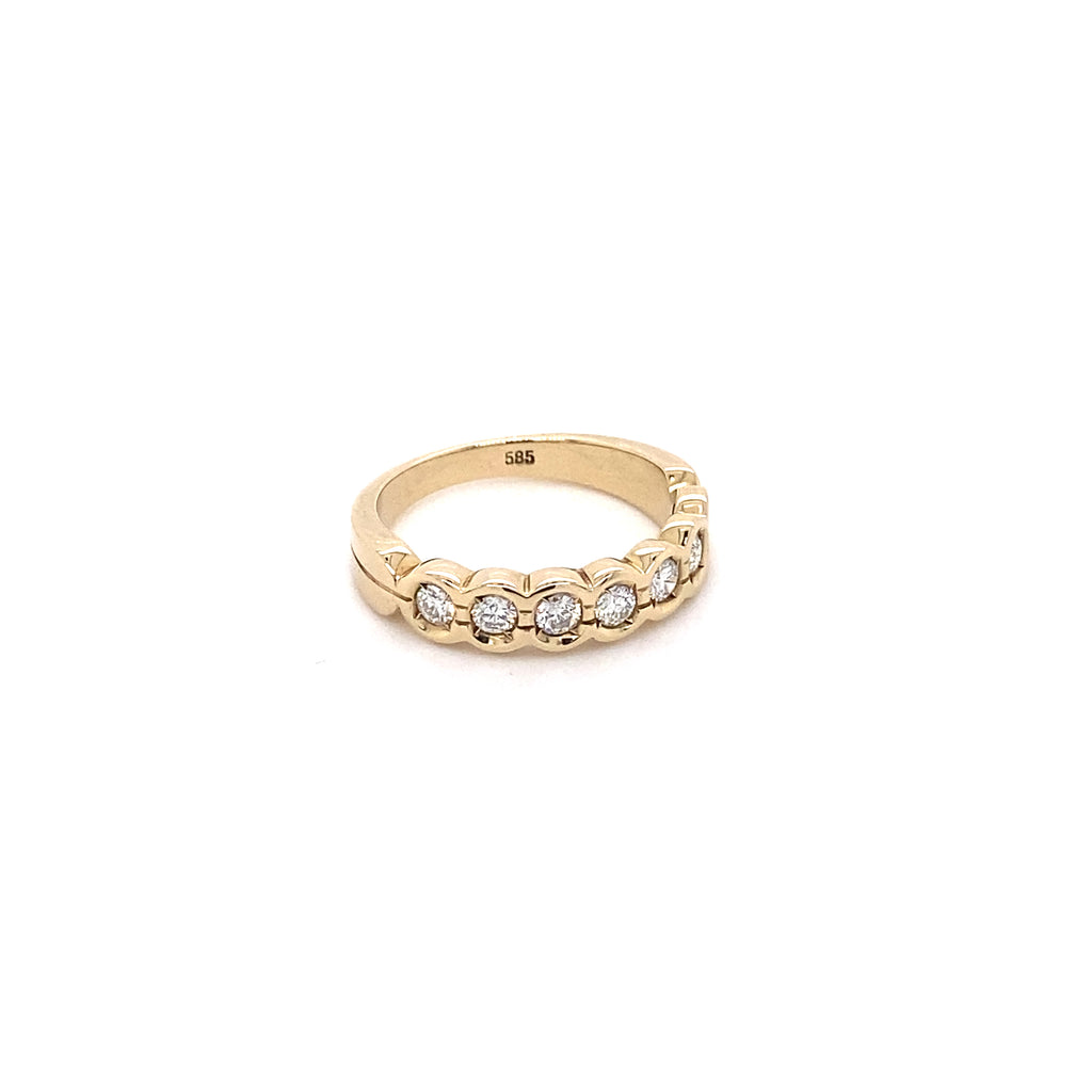 14ct Yellow Gold with 7x Diamonds