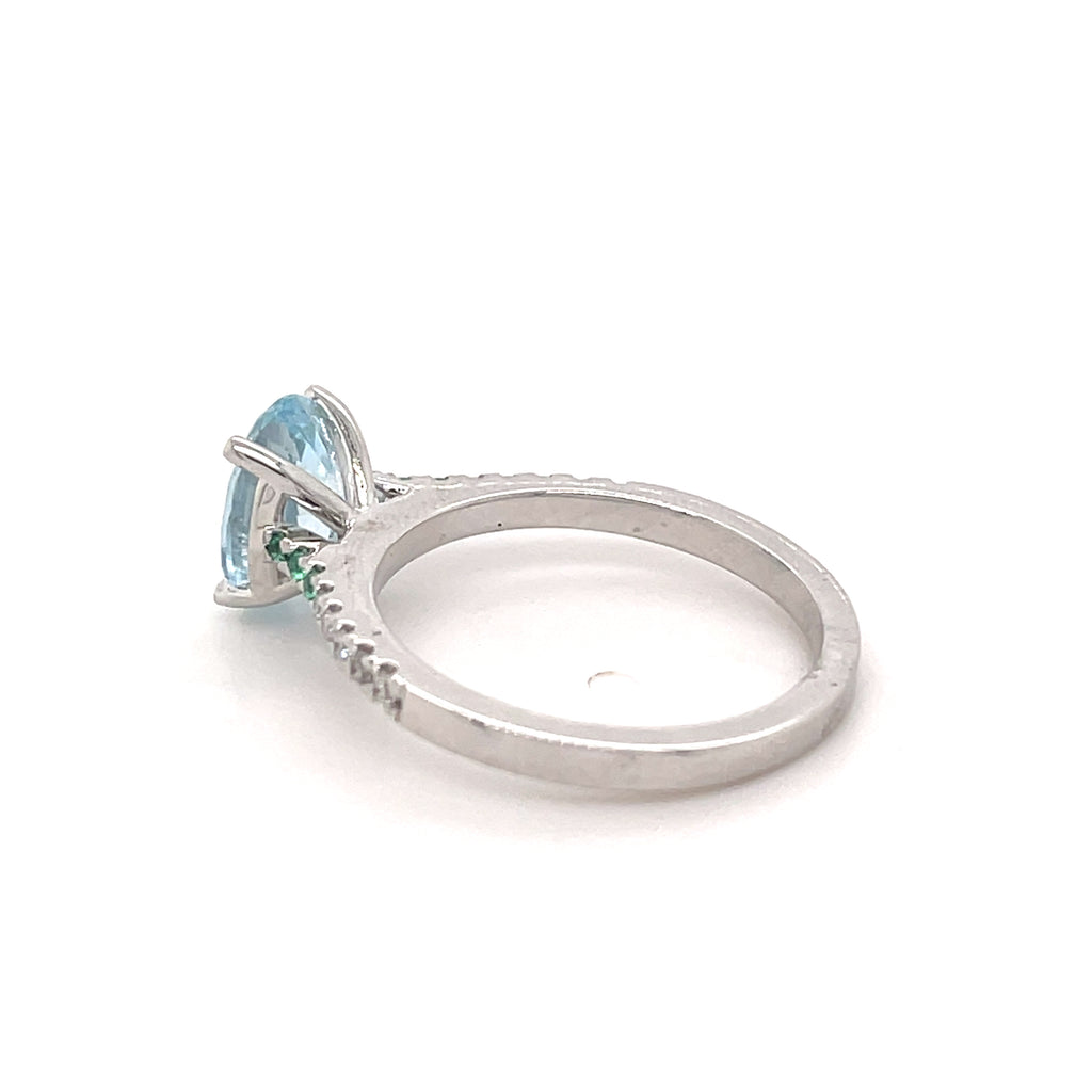 14ct White Gold Aquamarine Emerald Ring